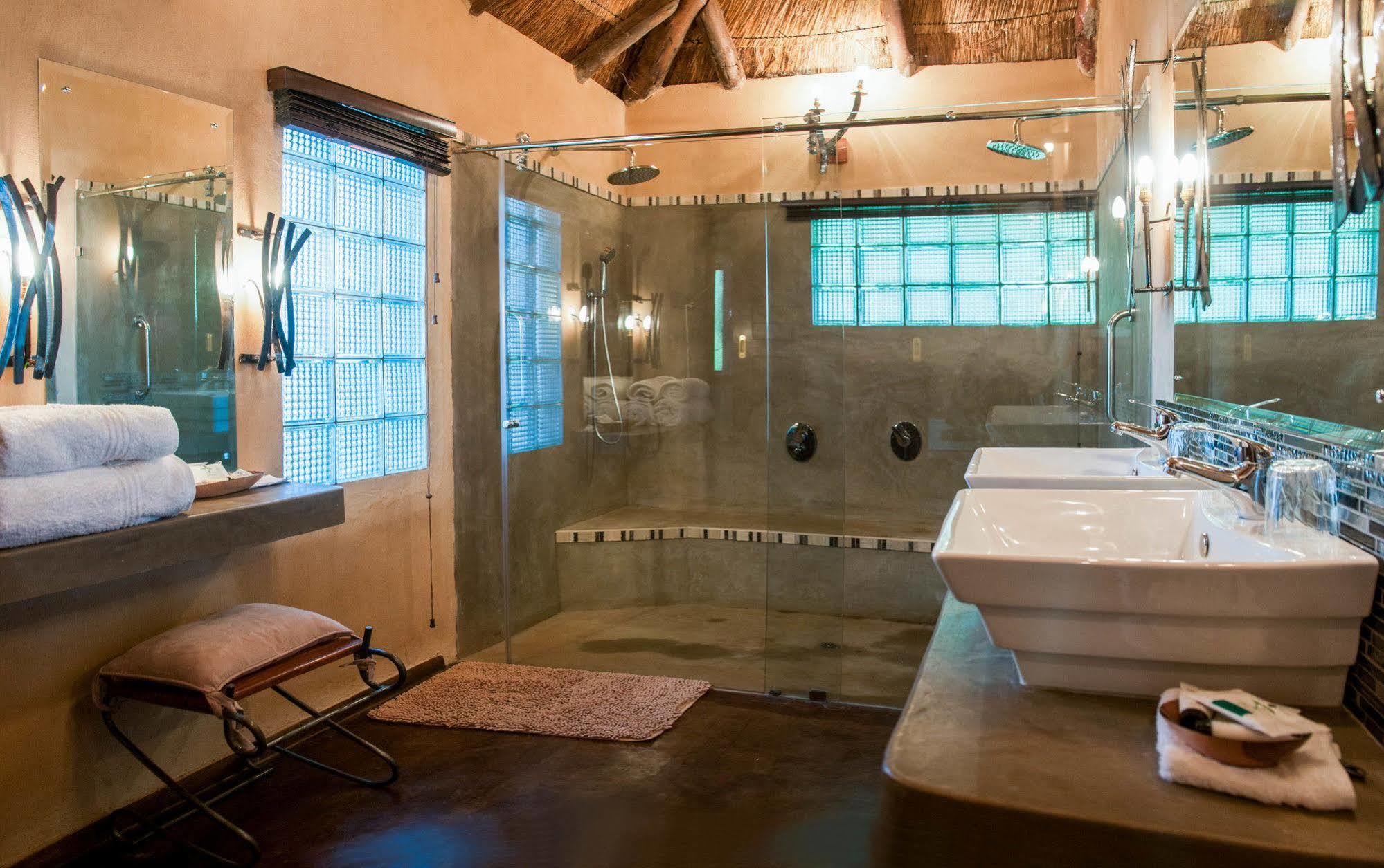 Gorges Lodge Victoria Falls Exteriör bild